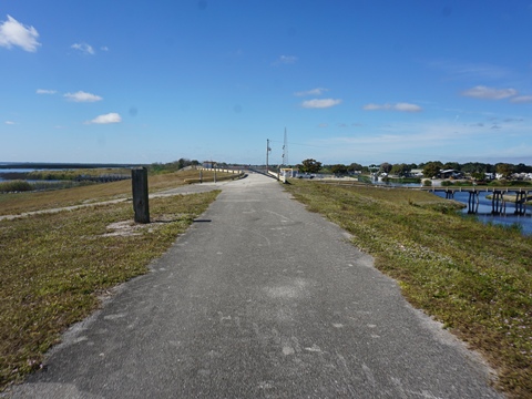 Lake Okeechobee Scenic Trail, Northeast section