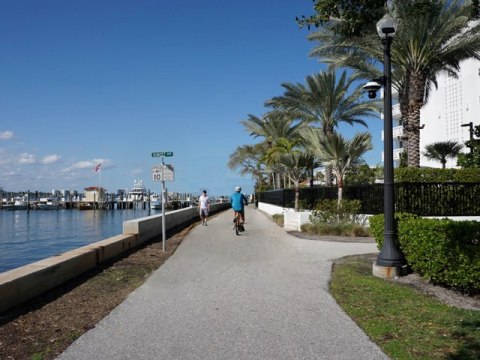 Palm Beach Lake Trail