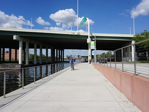 Florida Bike Trails, Tampa Riverwalk